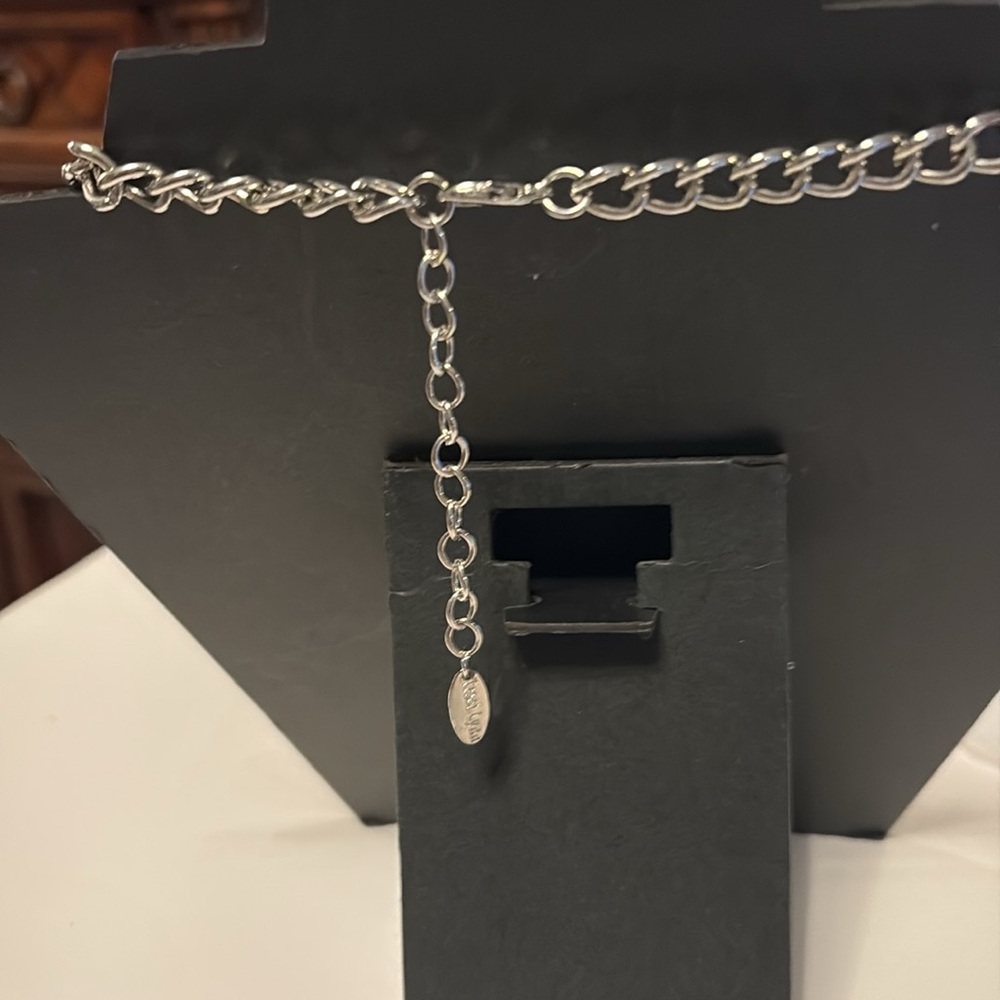 Elegant Silvertone rhinestone Statement Necklace - Picture 2 of 3